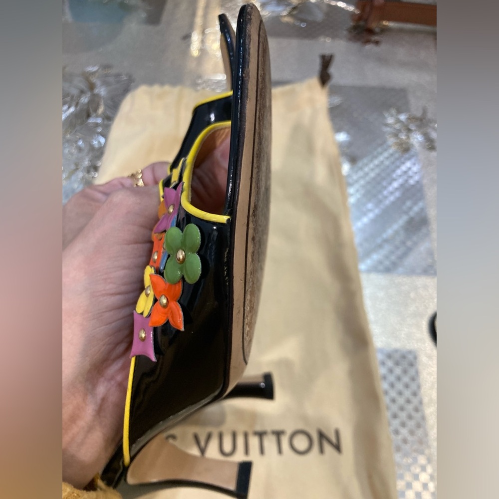 💯% Authentic Louis Vuitton sandals kitten heels - Picture 9 of 10